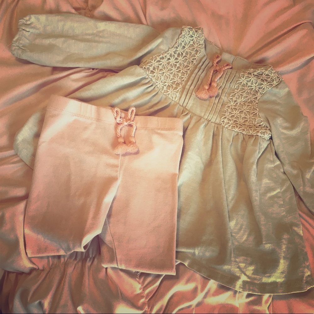 Beautiful 24M Artisan NY Two-Piece set